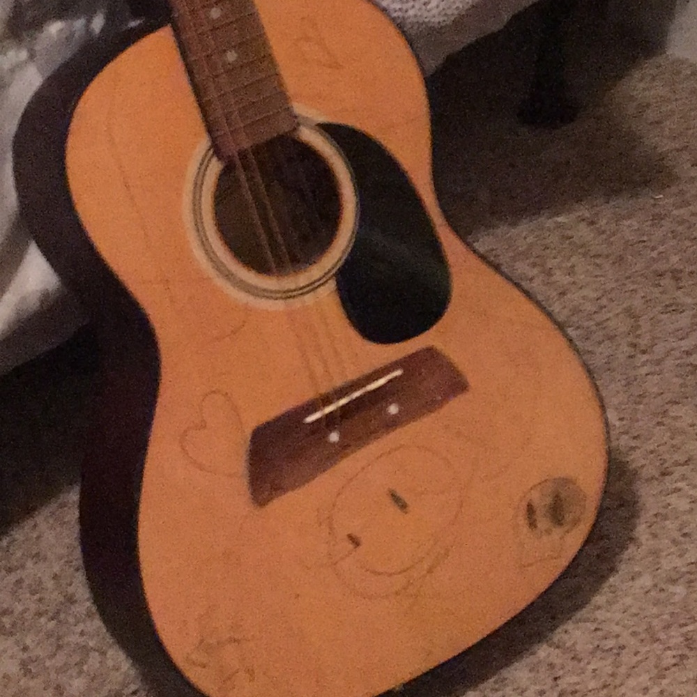 Guitar - Picture 1 of 1